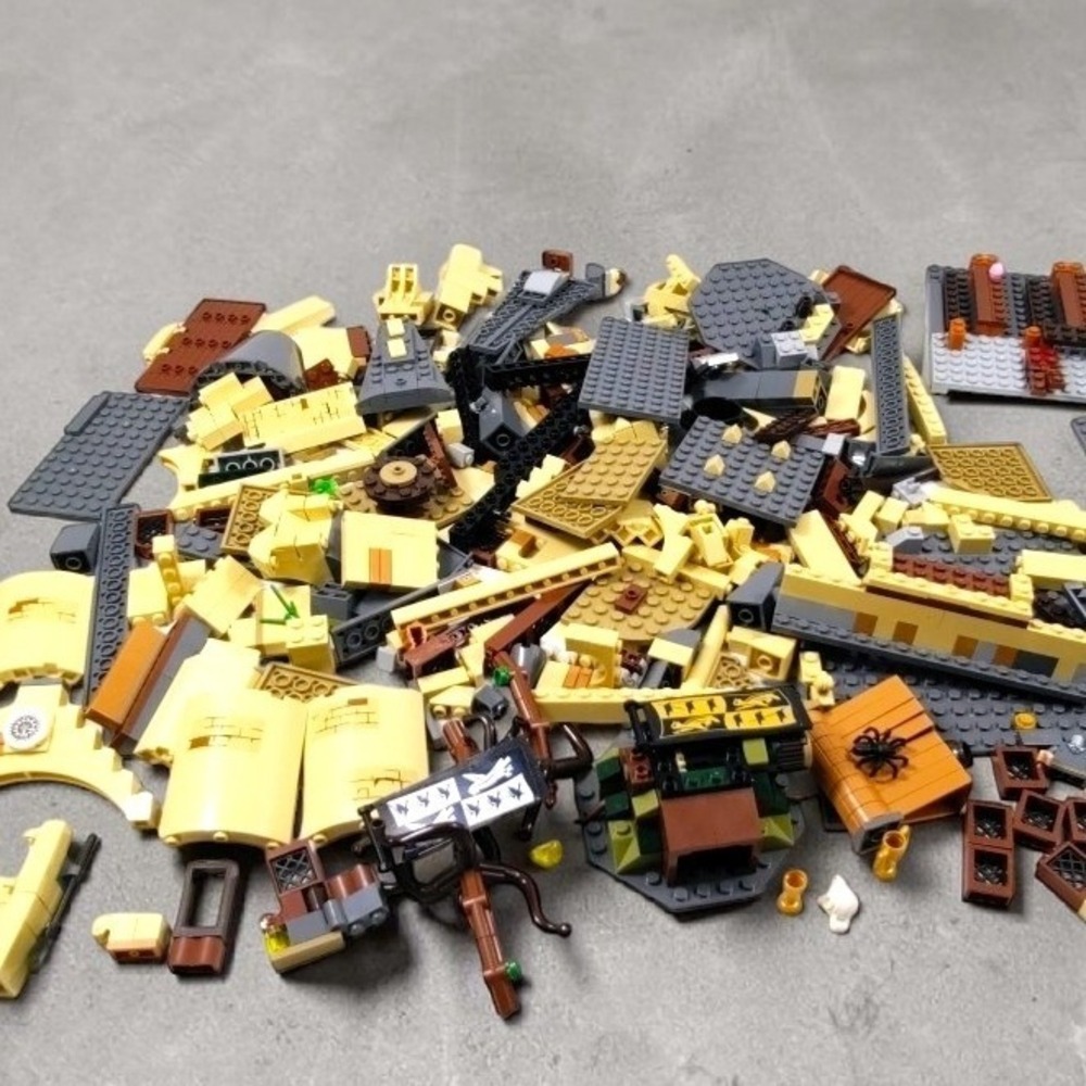 LEGO Harry Potter Huge Bulk Lot Hogwarts Castle Pieces Tan Bricks Quidditch Mix